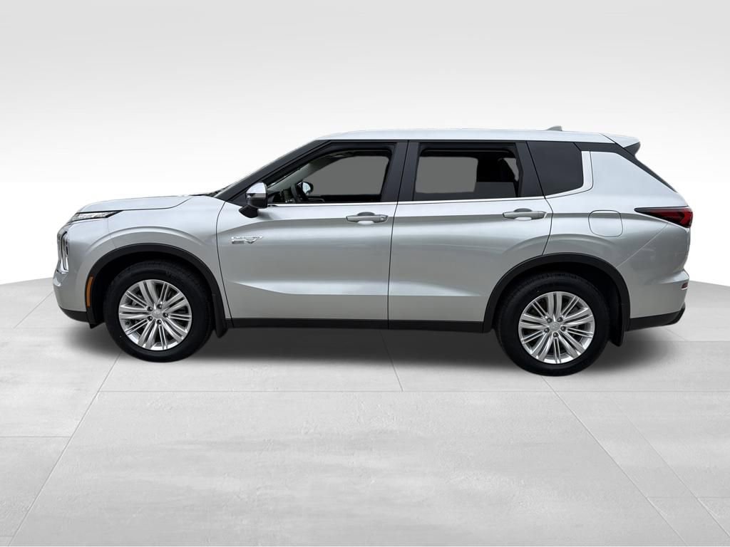 Used 2025 Mitsubishi Outlander ES AWD/4WD image 4