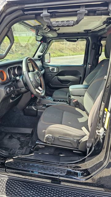 Used 2023 Jeep Gladiator Mojave w/ Cold Weather Group AWD/4WD image 16