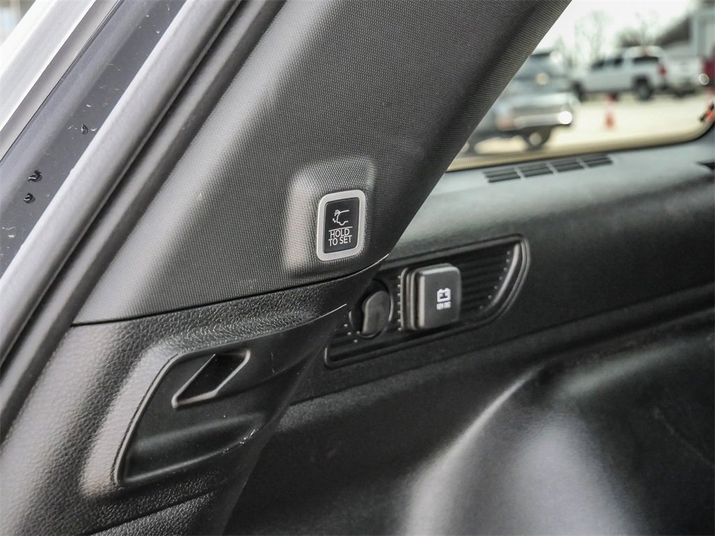 Used 2025 Jeep Grand Cherokee Laredo w/ Luxury Tech Group I image 12