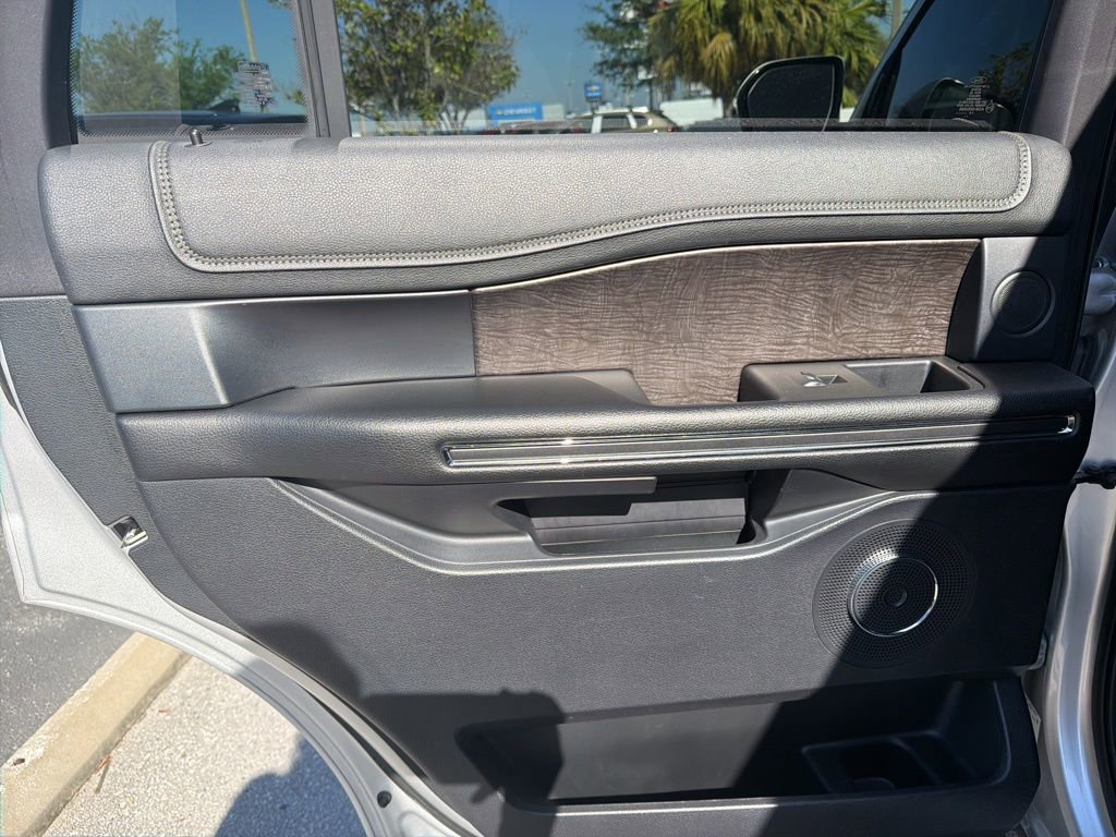 Used 2018 Ford Expedition Limited w/ Equipment Group 301A image 15