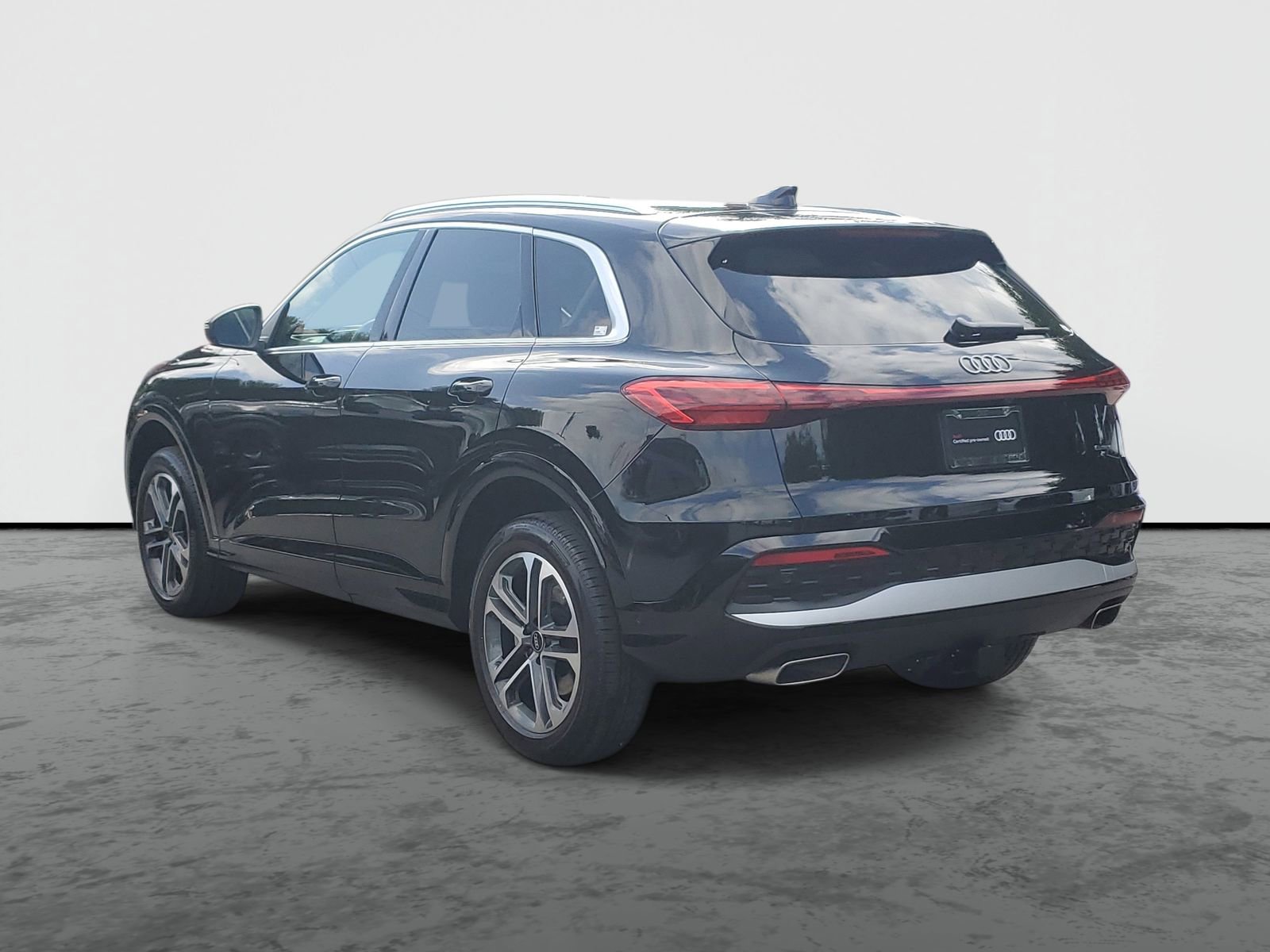 Used 2025 Audi Q5 Premium w/ Convenience Package AWD/4WD image 3