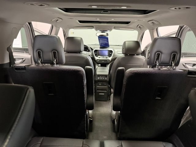 Used 2017 GMC Acadia SLT AWD/4WD image 30