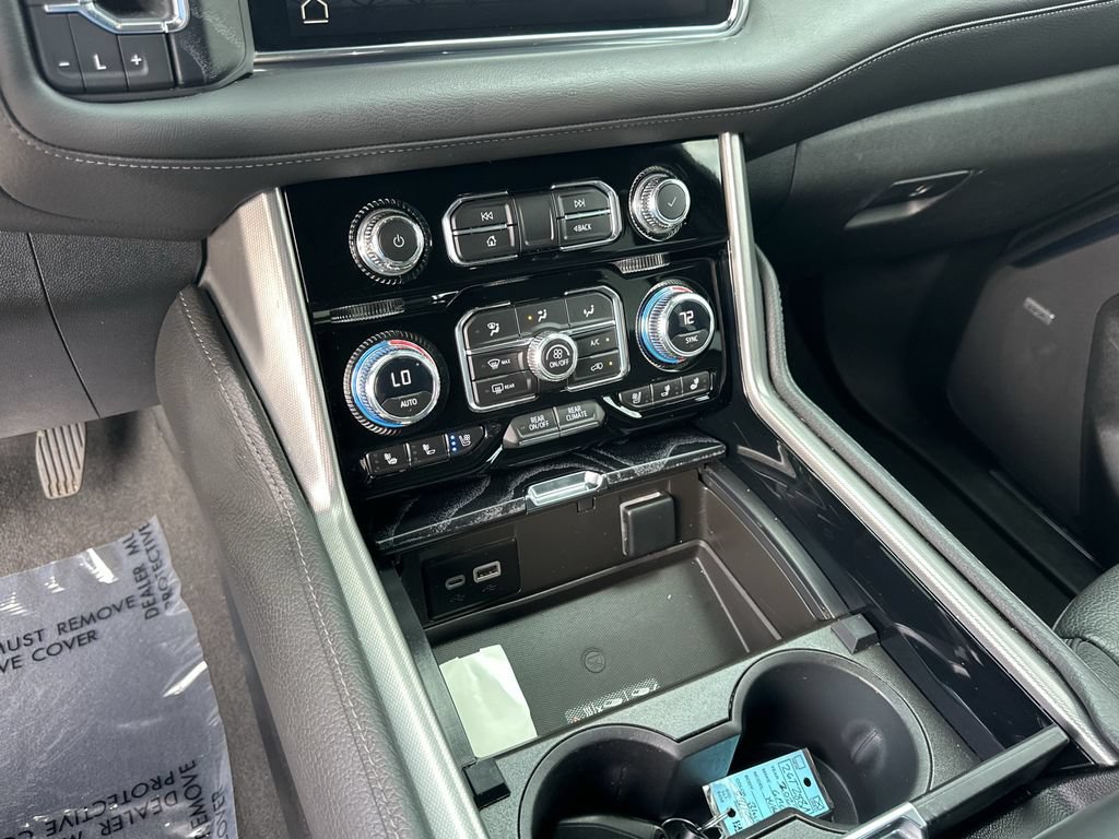 Used 2023 GMC Yukon Denali RWD image 29
