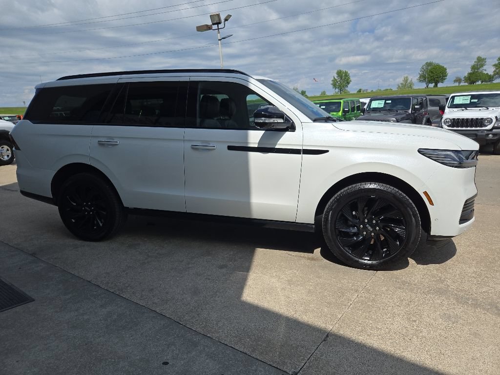 Used 2025 Lincoln Navigator Reserve w/ Jet Appearance Package AWD/4WD image 14