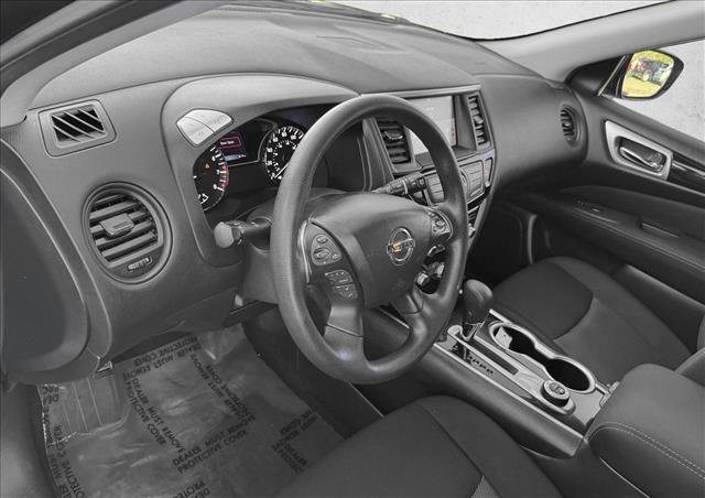 Used 2017 Nissan Pathfinder S image 10