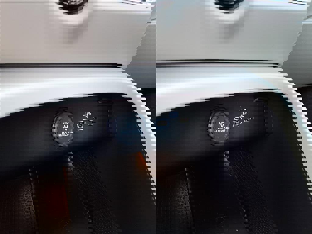 New 2026 Volvo XC40 B4 Plus w/ Climate Package image 19