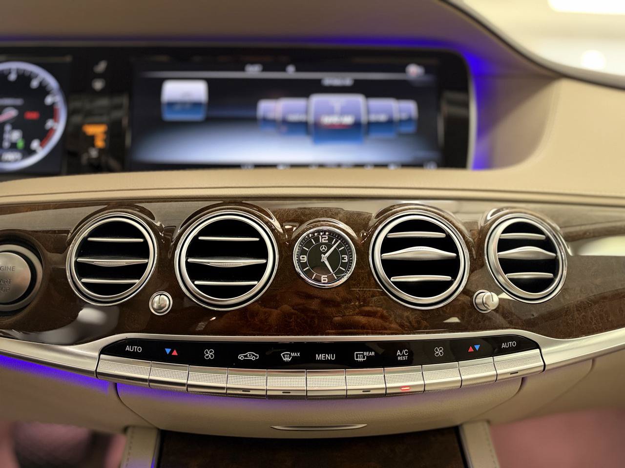 Used 2017 Mercedes-Benz S 550 Sedan image 18