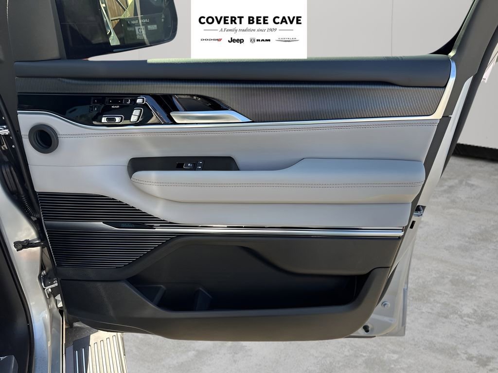 New 2026 Jeep Grand Wagoneer Summit w/ Premium Group III image 15