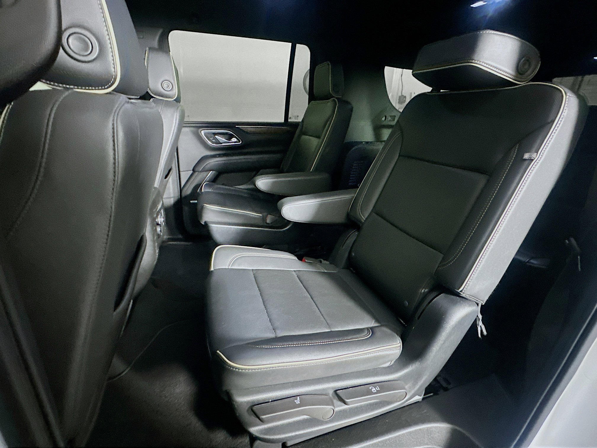 Used 2023 Chevrolet Suburban Premier image 27