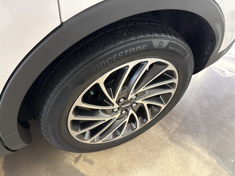 Used 2018 Lincoln MKX Select w/ Select Plus Package FWD image 12