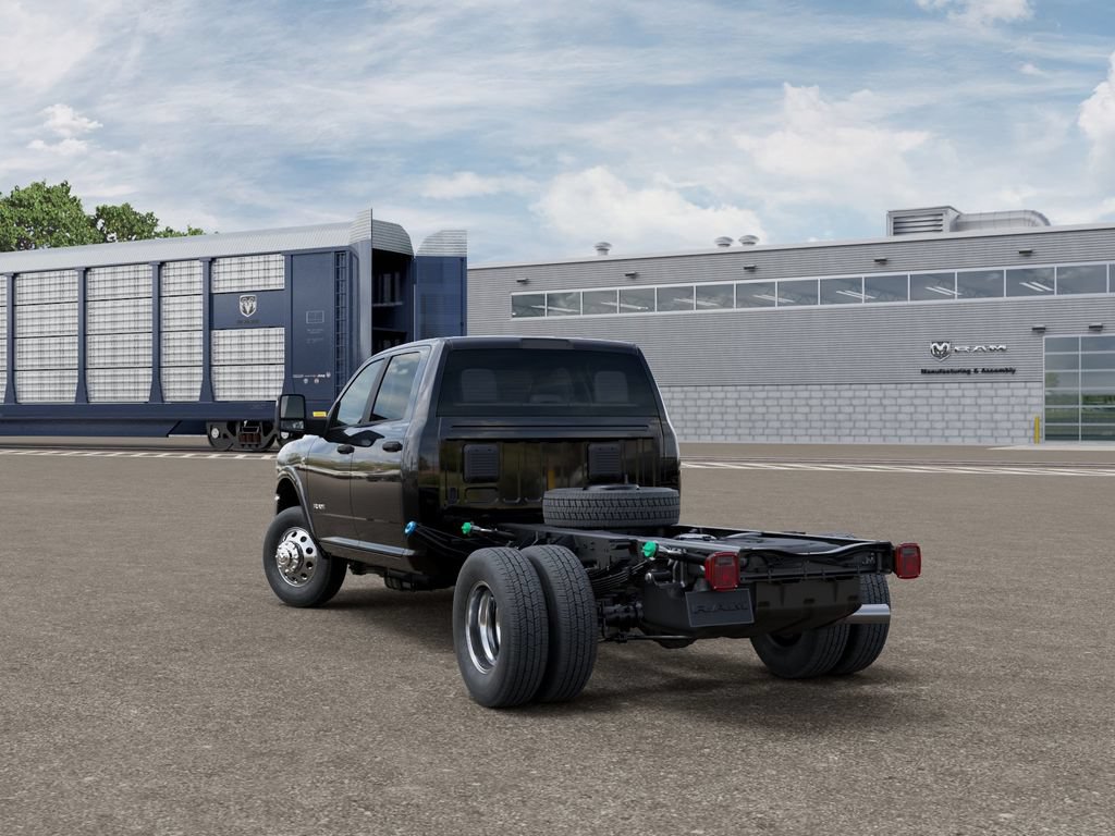 New 2025 RAM 3500 Big Horn AWD/4WD image 3