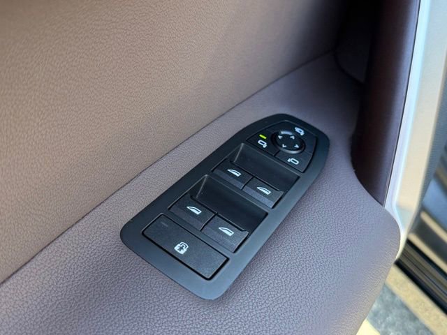 Used 2026 BMW iX xDrive45 w/ Climate Comfort Package image 18