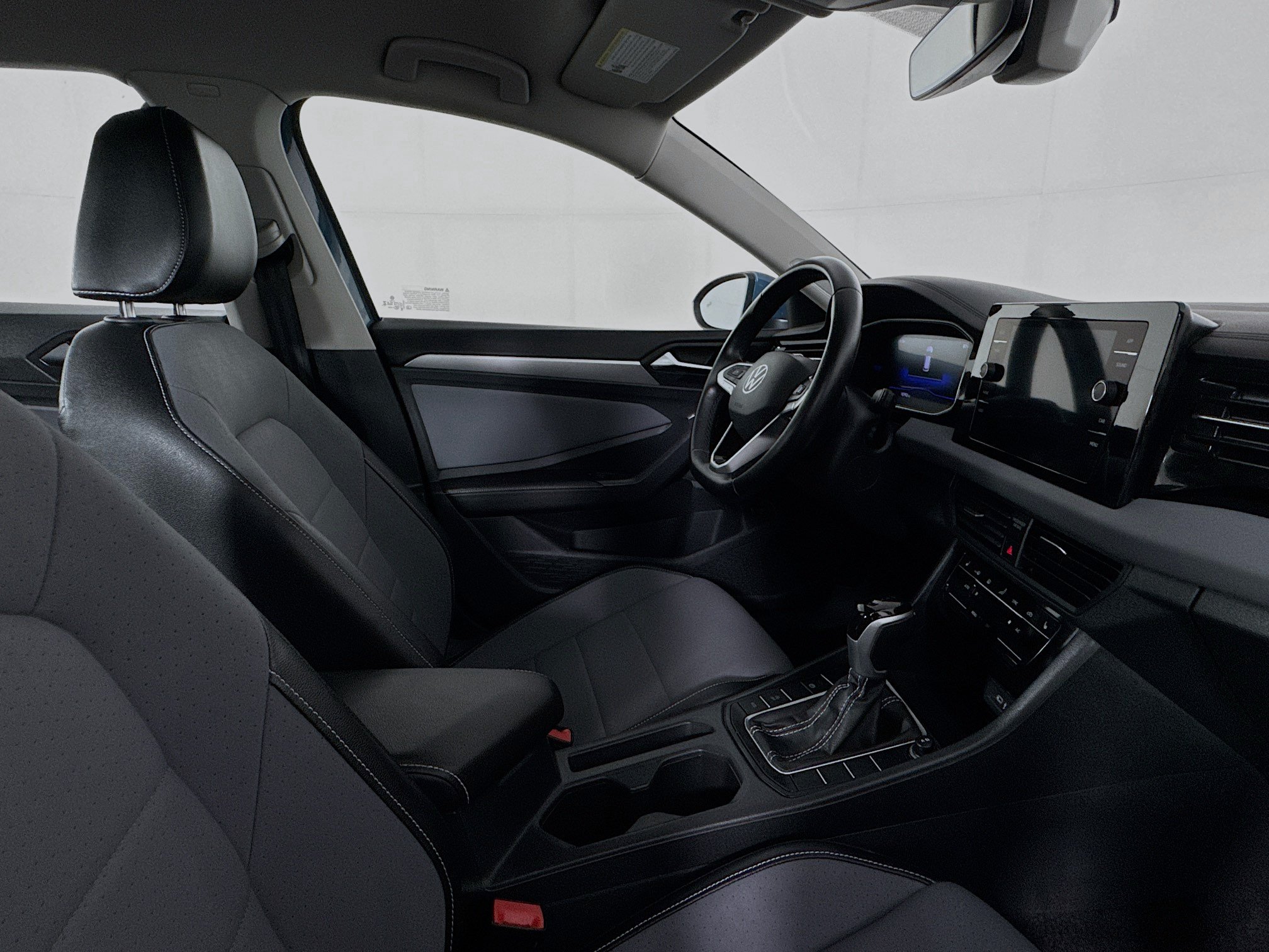 Used 2025 Volkswagen Jetta SE FWD image 28