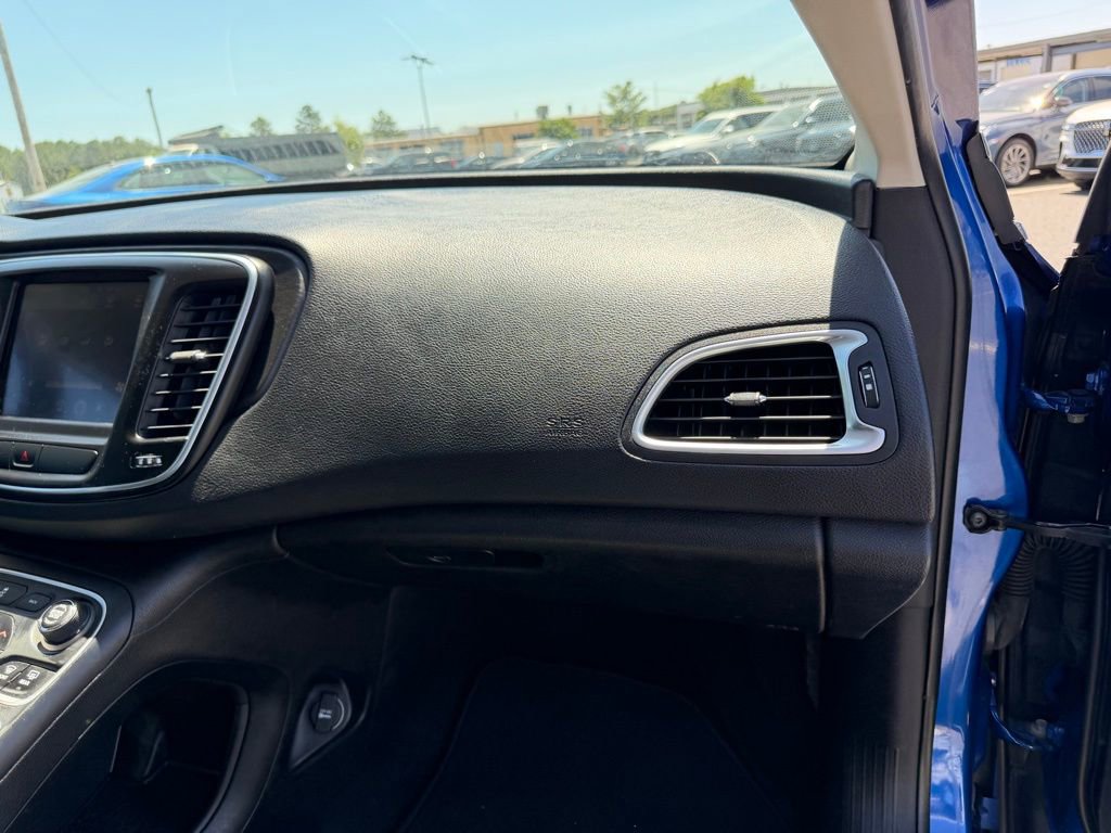 Used 2016 Chrysler 200 Limited FWD image 31