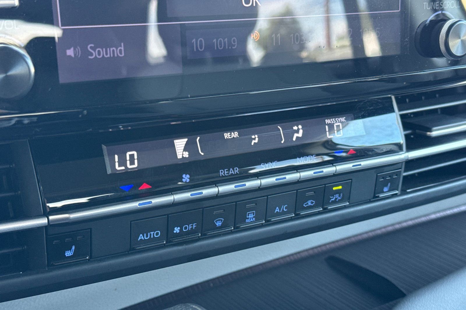 Certified 2023 Toyota Sienna XLE image 29