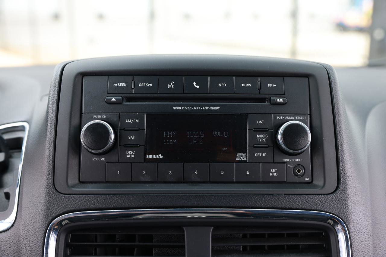 Used 2015 Dodge Grand Caravan SE image 35