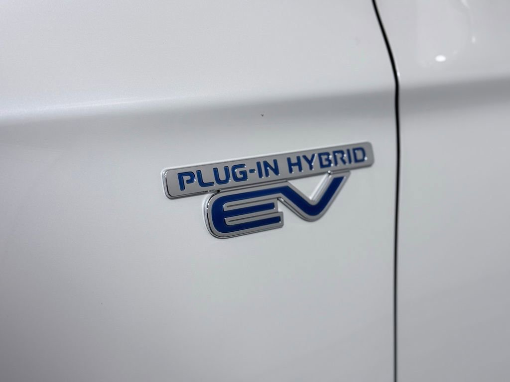 Used 2018 Mitsubishi Outlander SEL image 3