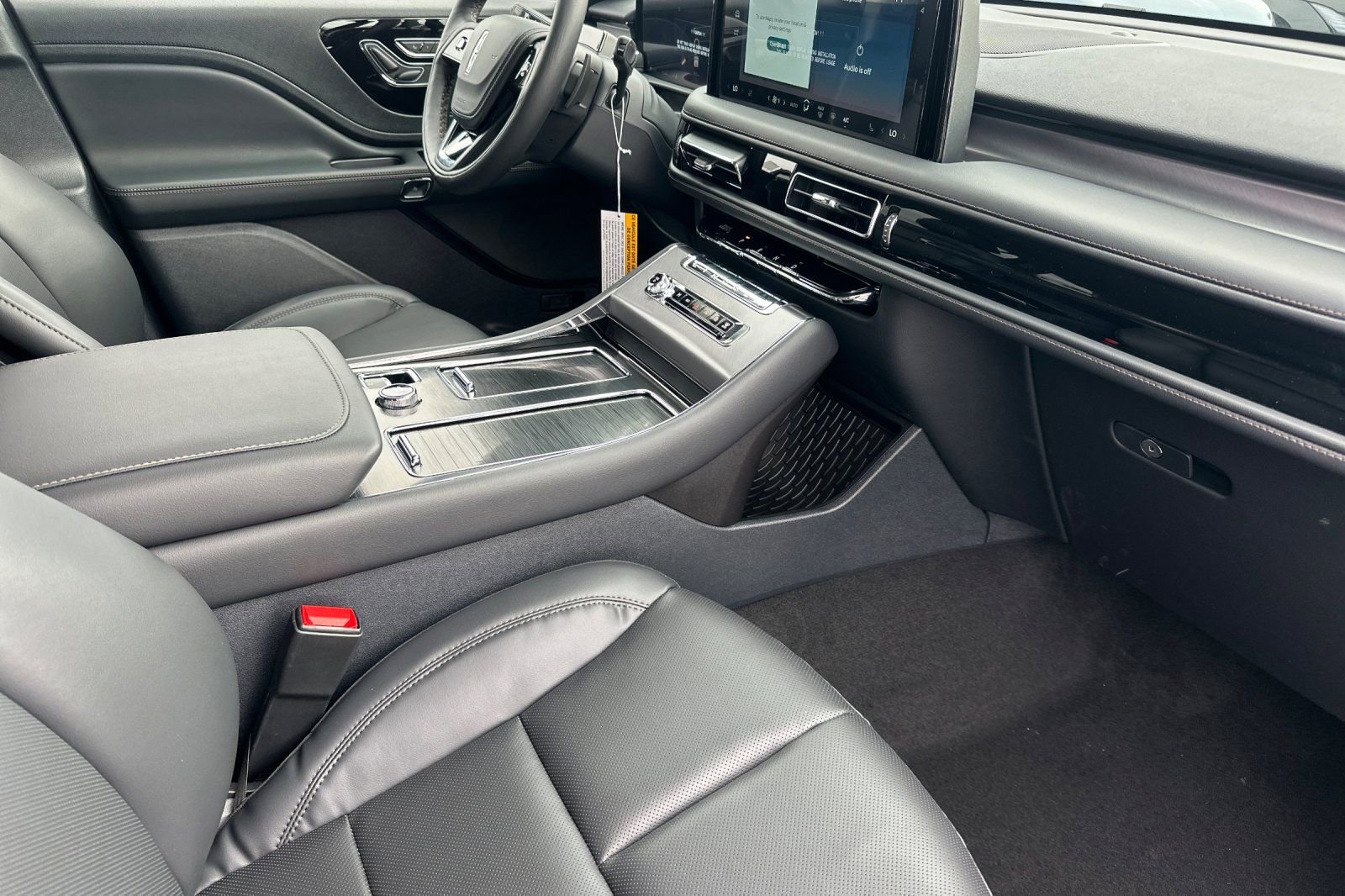 New 2026 Lincoln Aviator 2WD w/ Jet Appearance Package image 16