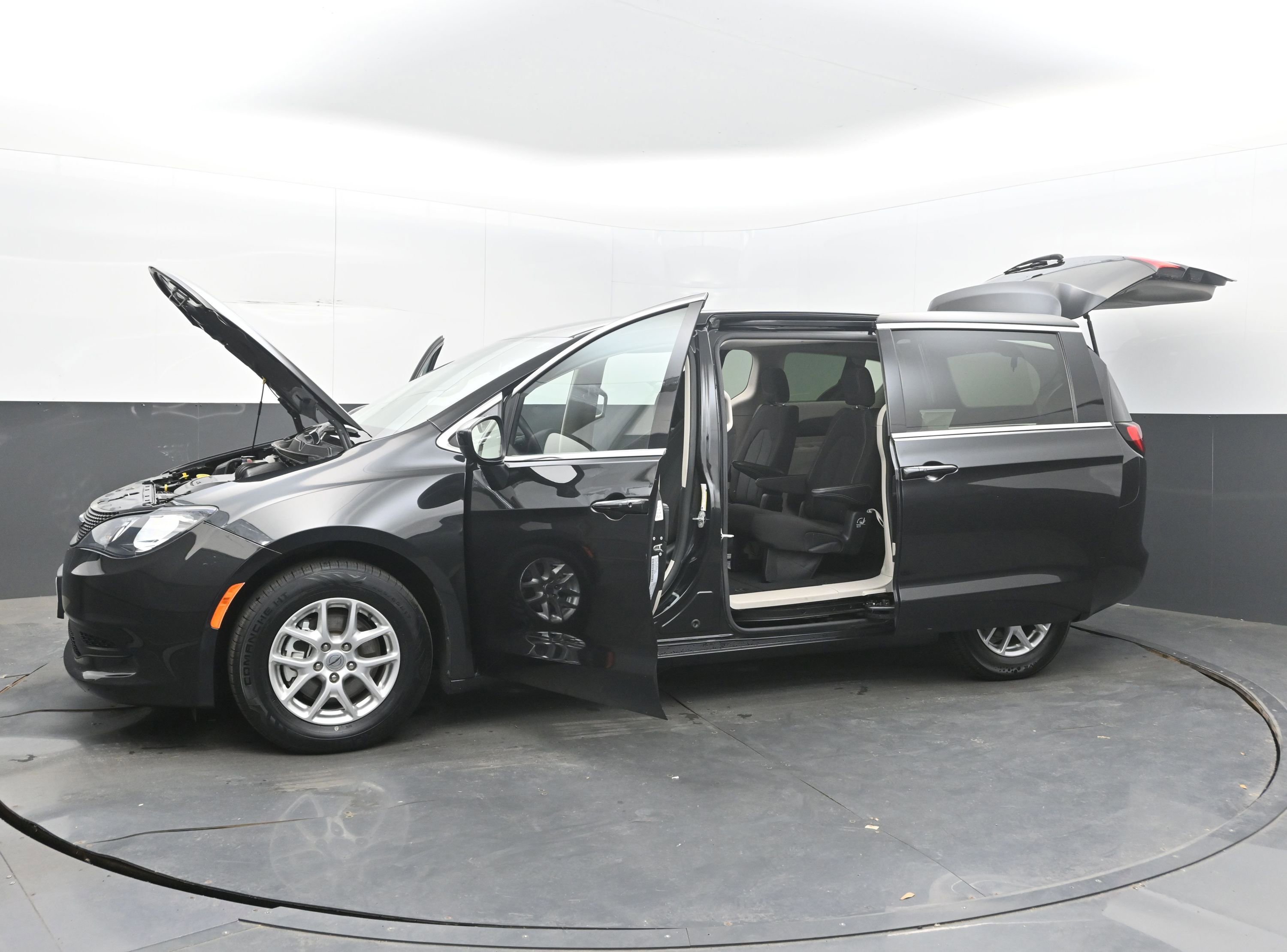 Used 2023 Chrysler Voyager LX FWD image 40