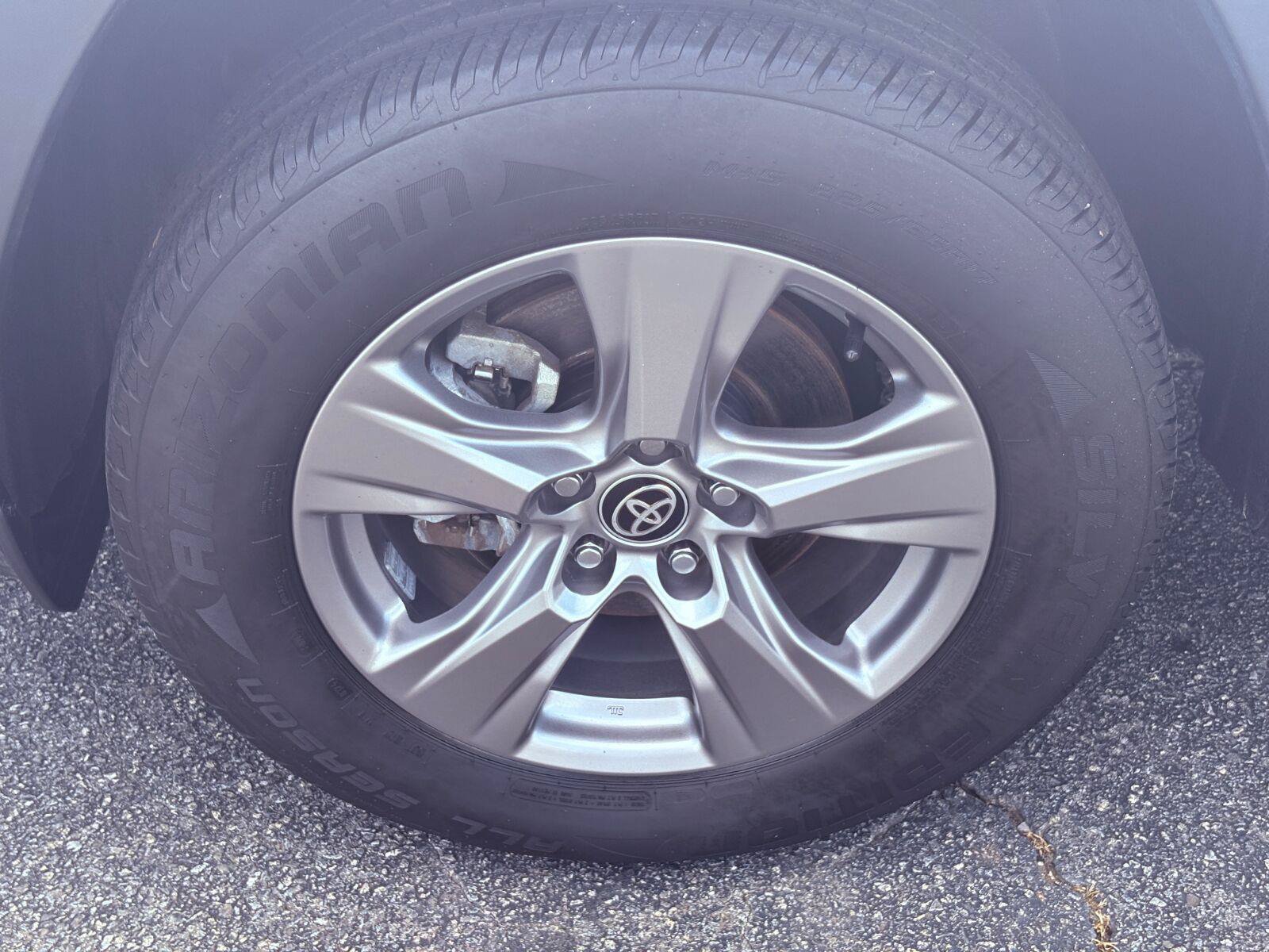 Used 2024 Toyota RAV4 XLE FWD image 15
