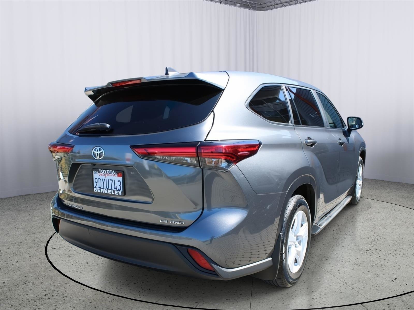 Used 2023 Toyota Highlander LE AWD/4WD image 8