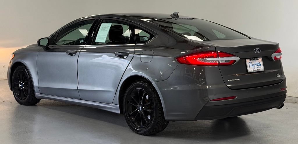 Used 2019 Ford Fusion SE FWD image 4