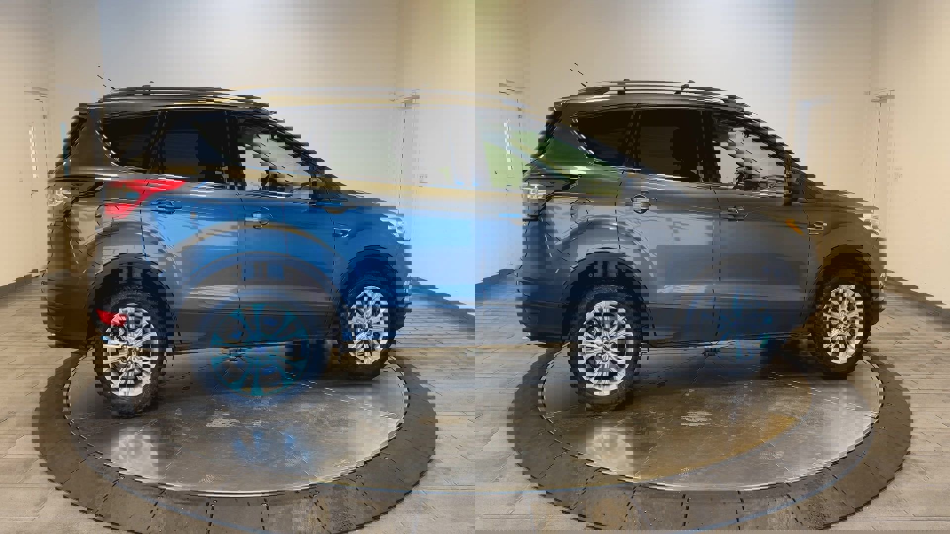 Used 2017 Ford Escape SE w/ Equipment Group 201A image 9