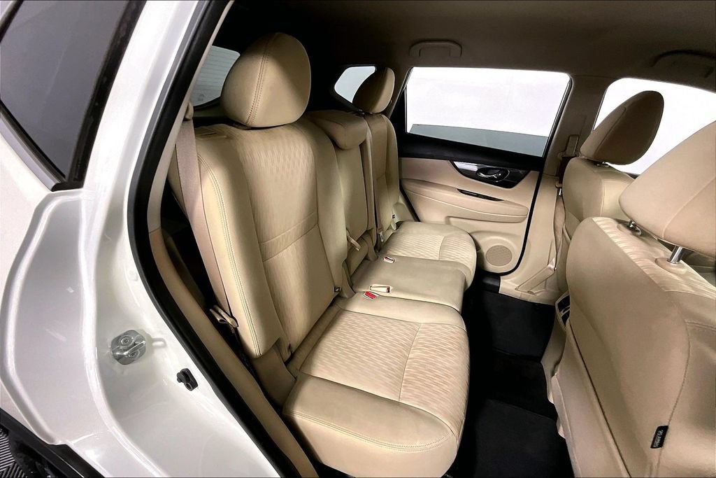 Used 2019 Nissan Rogue SV w/ Premium Package FWD image 27