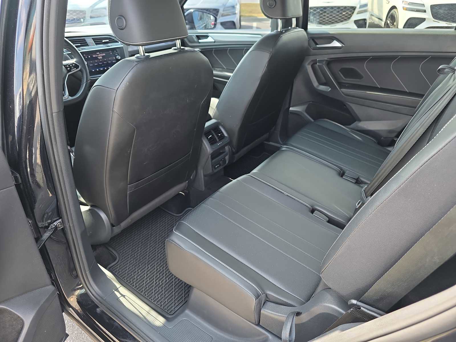 Used 2023 Volkswagen Tiguan SE R-Line image 24