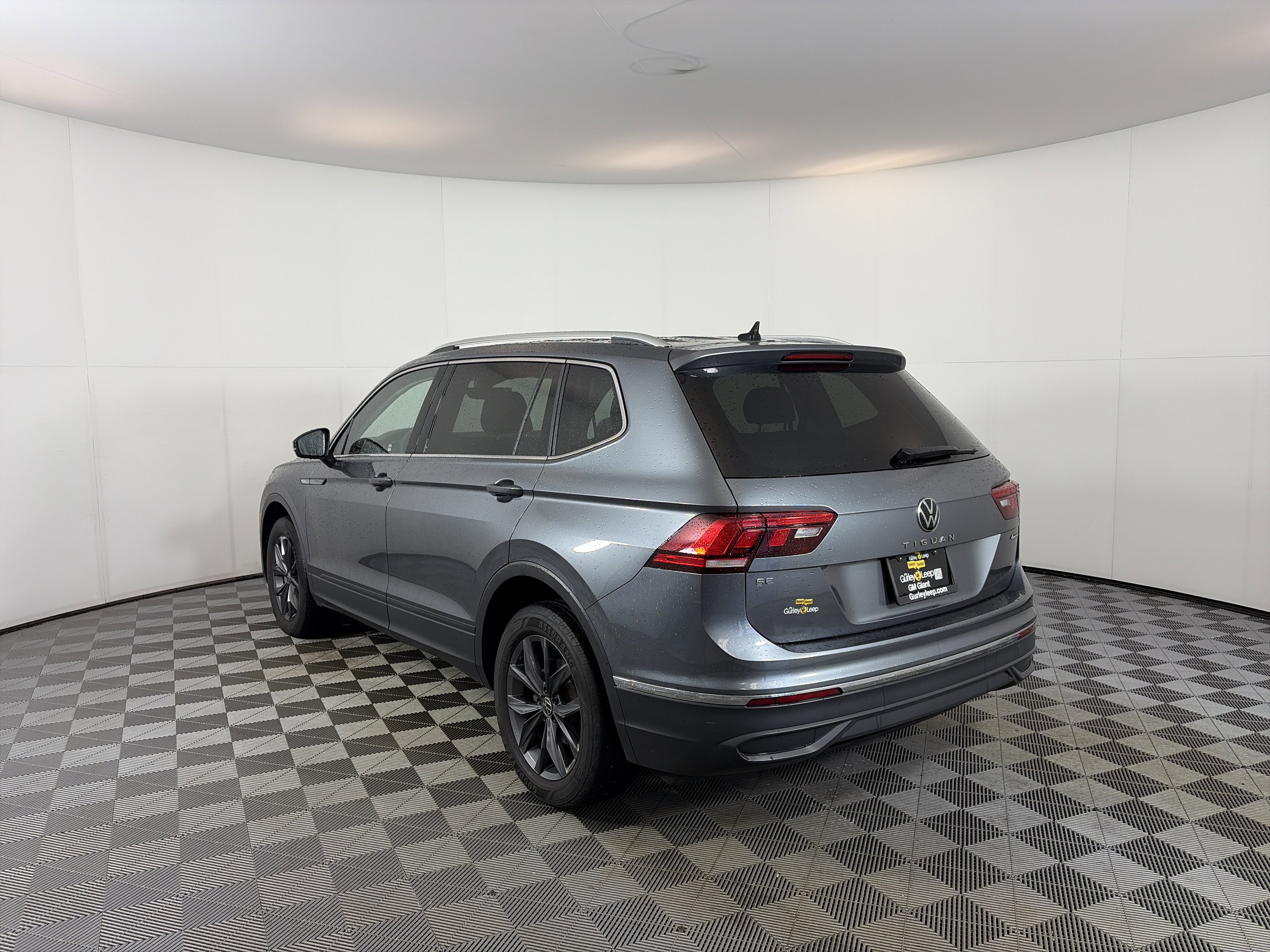 Used 2022 Volkswagen Tiguan SE image 8