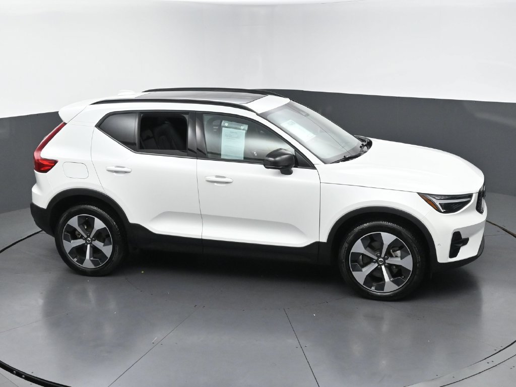 Used 2026 Volvo XC40 B5 Plus AWD/4WD image 47