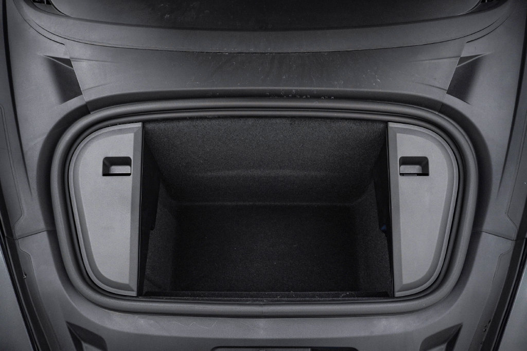 Certified 2025 Porsche Taycan AWD/4WD image 29