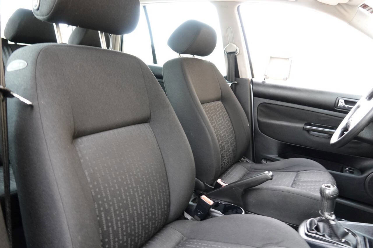 Used 2005 Volkswagen Golf GL image 53