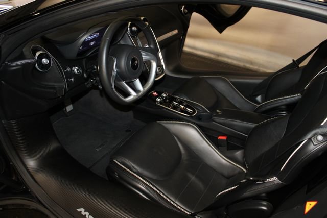 Used 2022 McLaren GT image 11