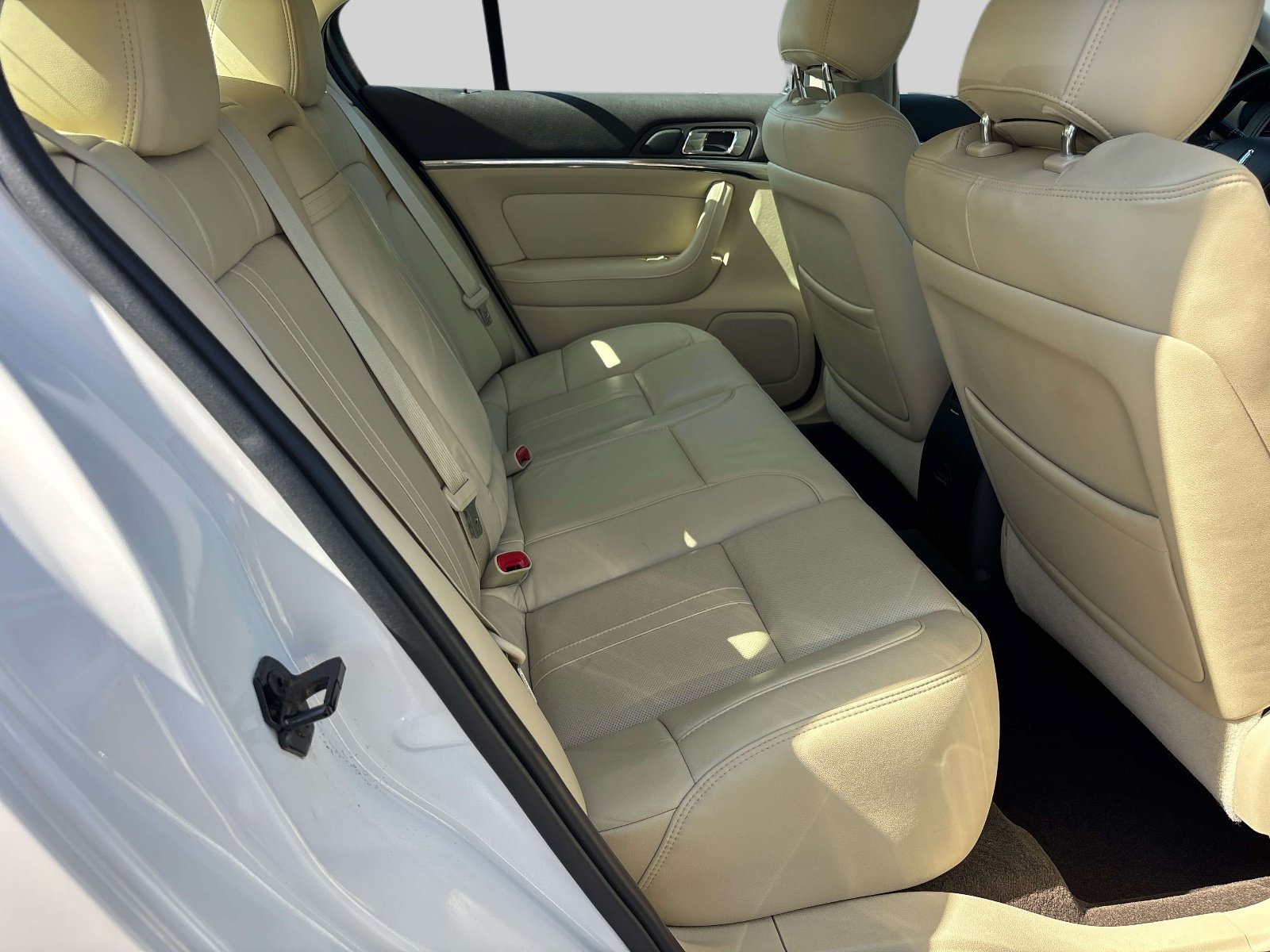 Used 2013 Lincoln MKS AWD image 14