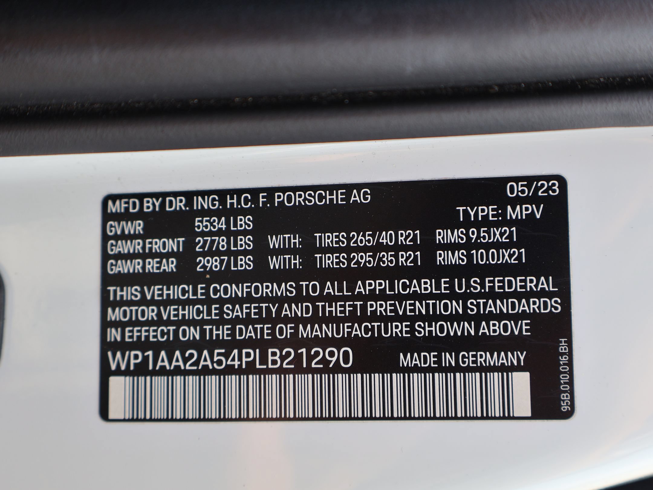Certified 2023 Porsche Macan Turbo AWD/4WD image 36