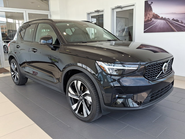 Used 2024 Volvo XC40 B5 Plus w/ Climate Package AWD/4WD image 1