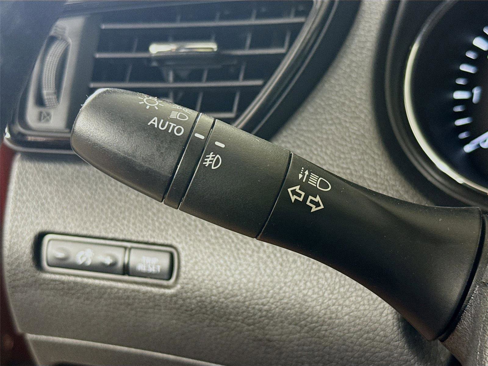 Used 2020 Nissan Rogue SL w/ Premium Package image 5