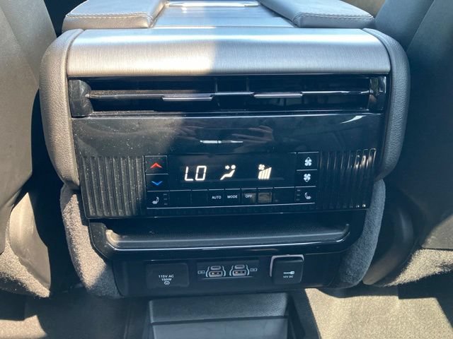 Used 2025 Jeep Wagoneer Series III w/ Premium Group I AWD/4WD image 21