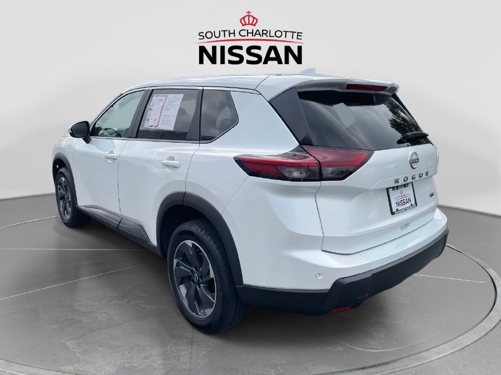 Used 2024 Nissan Rogue SV FWD image 4