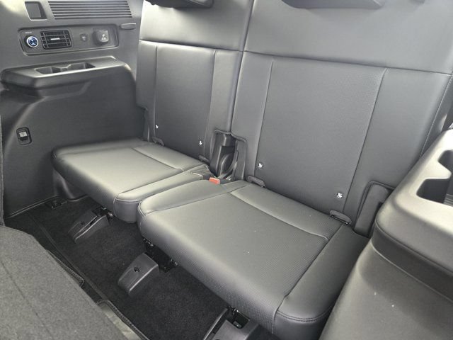 Certified 2026 Hyundai Santa Fe Limited AWD/4WD image 32