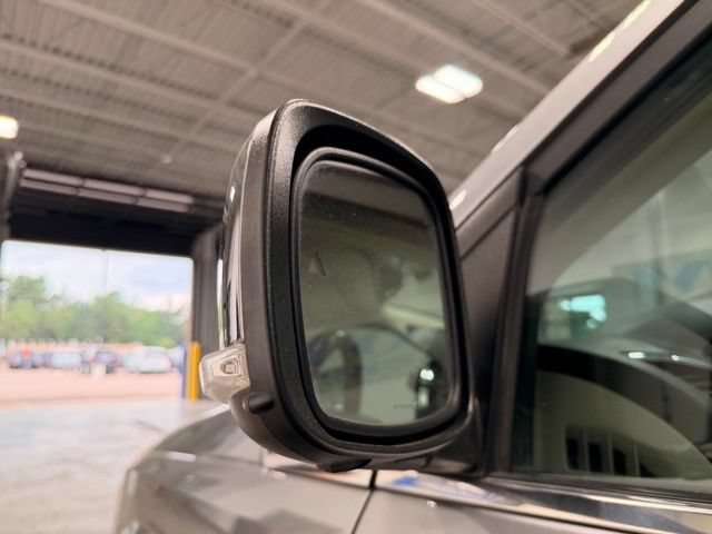 Used 2015 Chrysler Town & Country Touring-L w/ Driver Convenience Group FWD image 15