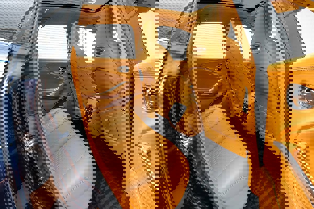 Used 2021 Aston Martin DBX AWD/4WD image 30