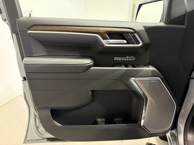 Used 2025 Chevrolet Silverado 1500 High Country AWD/4WD image 9