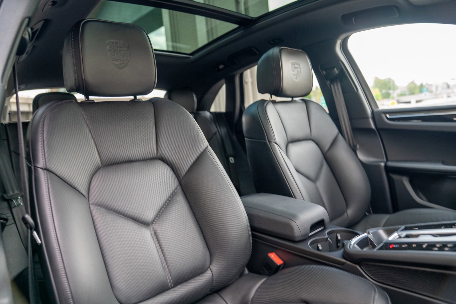 Certified 2025 Porsche Macan image 23