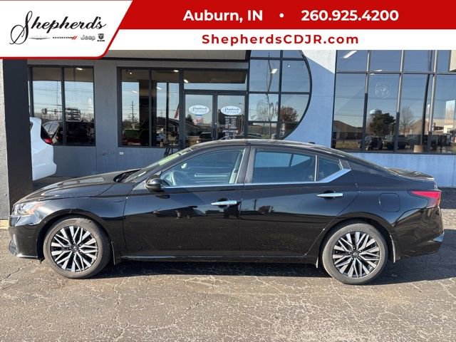 Used 2023 Nissan Altima 2.5 SV image 1