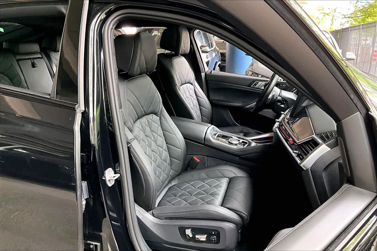 Used 2024 BMW X6 xDrive40i w/ Premium Package AWD/4WD image 8