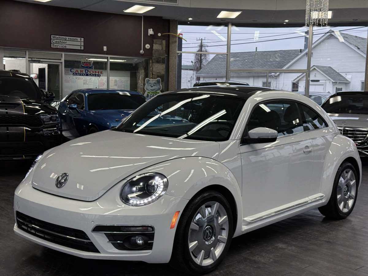 Used 2018 Volkswagen Beetle 2.0T SE image 2