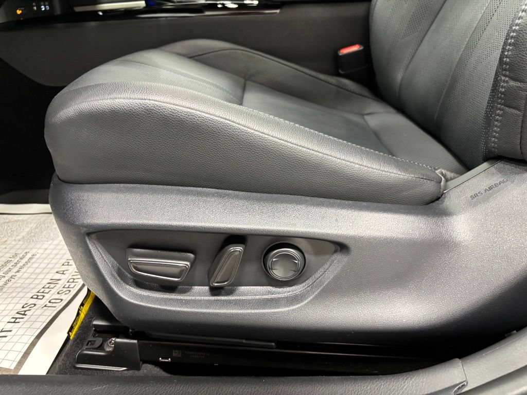 Used 2026 Toyota Camry Hybrid FWD image 12