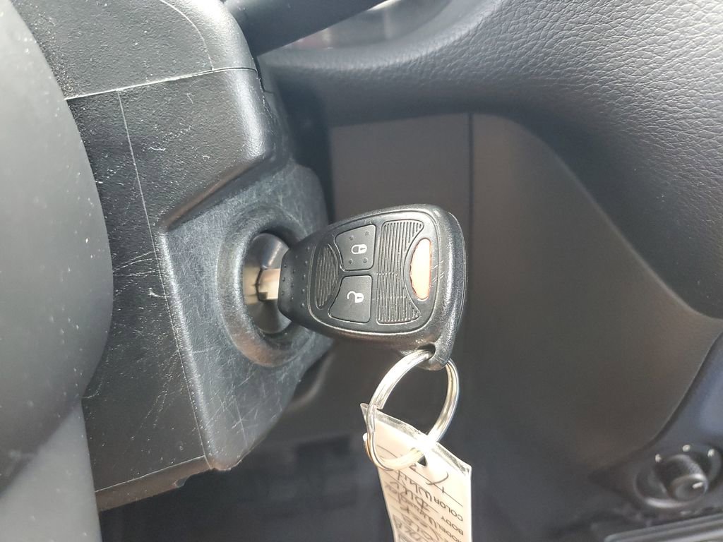Used 2018 Jeep Wrangler Sahara w/ Connectivity Group AWD/4WD image 23